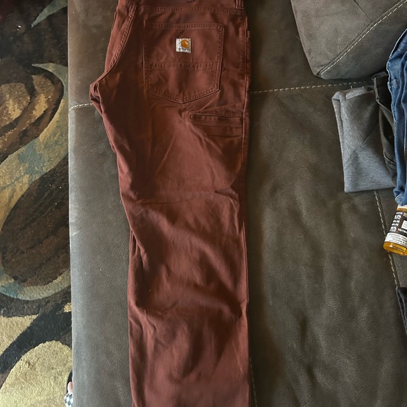 Carhart jeans. 33/28 my girl wanted them, now she doesn’t! - Picture 2 of 4